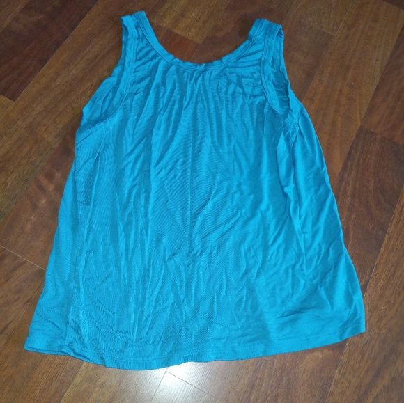 2 Ladies Tank Tops - Picture 7 of 7
